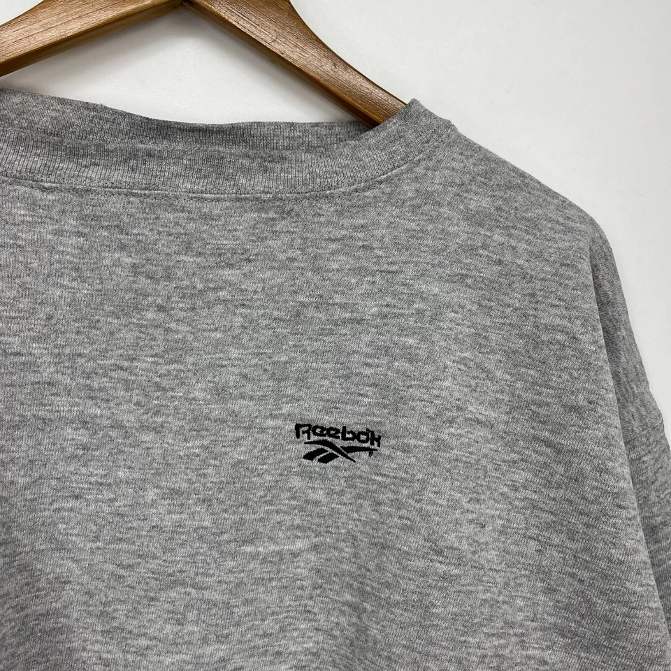 Moletom Reebok Crew Neck feminino tamanho G cinza recortado bordado vintage anos 90 - Imagem 4 de 4