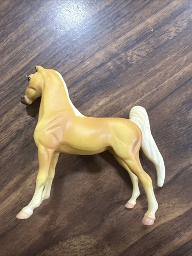 BREYER STABLEMATE SM PALOMINO AMERICAN SADDLEBRED 1998 RETIRED - Picture 2 of 5