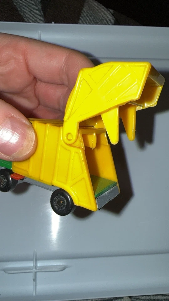 VINTAGE 1979 MATCHBOX SUPERFAST No. 36 REFUSE GARBAGE TRUCK MADE IN CHINA - Image 3 of 4