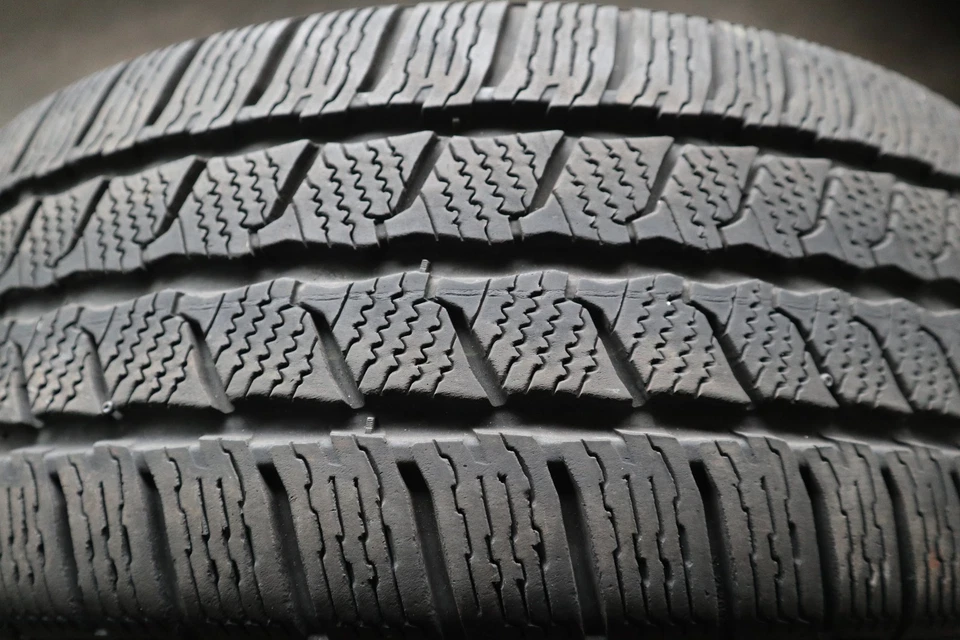 2 x Continental Van Contact Winter  225/55 R17 C  109/107T  M+S  ca. 5- 6 mm - Bild 4 von 4