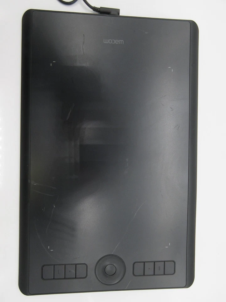 Tableta de dibujo gráficos Wacom Intuos Pro PTH-660 mediana Bluetooth negra Foto 2 de 4