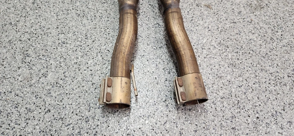 Ford Mustang GT 2011-2014 5,0 L sobre ejes tubos de escape OEM Foto 4 de 4