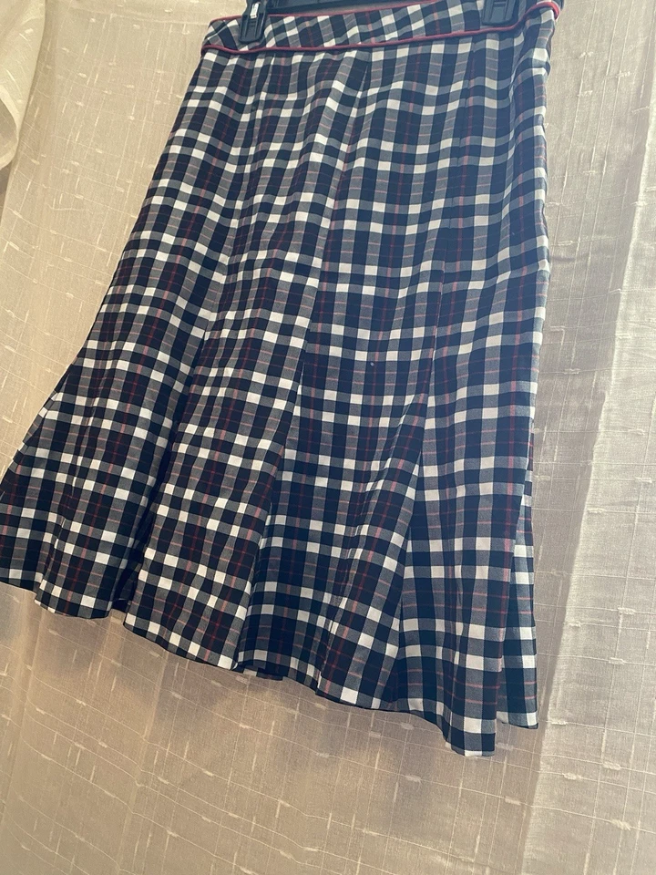 Saia John Paul Richard tamanho 8 preto e branco e vermelho xadrez férias longas - Imagem 4 de 4