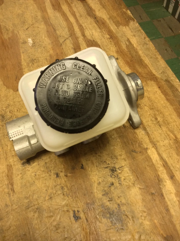 Cilindro maestro Bendix para Nissan Pathfinder 12884 hecho en EE. UU. Foto 3 de 4