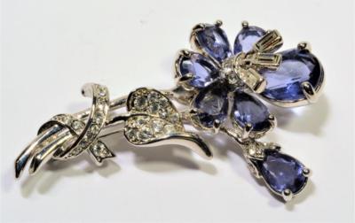 Nolan Miller Signiert Pin-Brooch Blütenform Silvertone Blau Klare Strasssteine