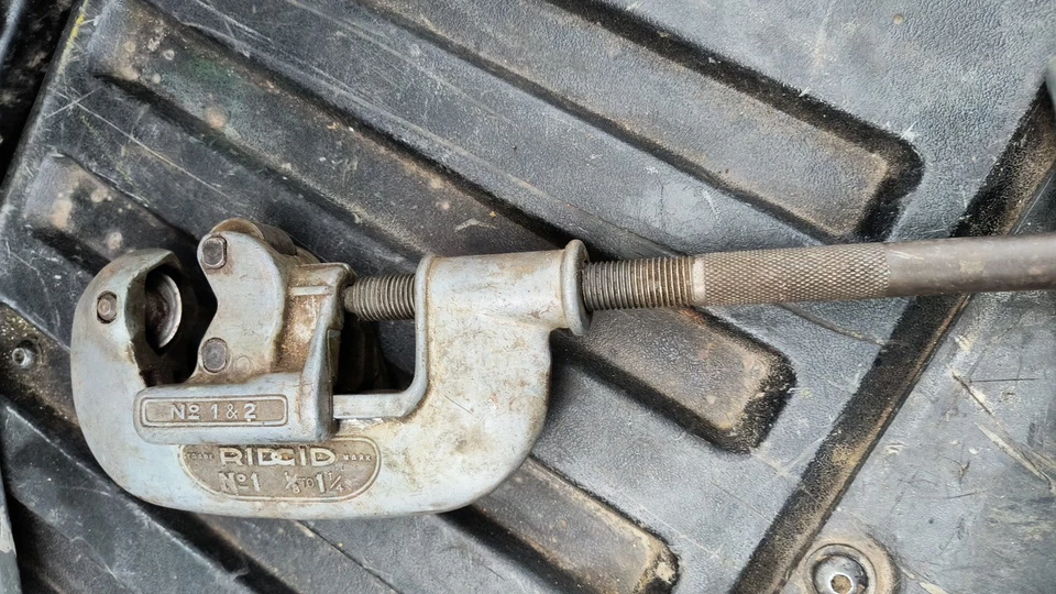 Vintage Ridgid No. 1 & 2 1/8" to 1 & 1/4" Inch No 1 Pipe Cutter Rigid - Image 3 of 4