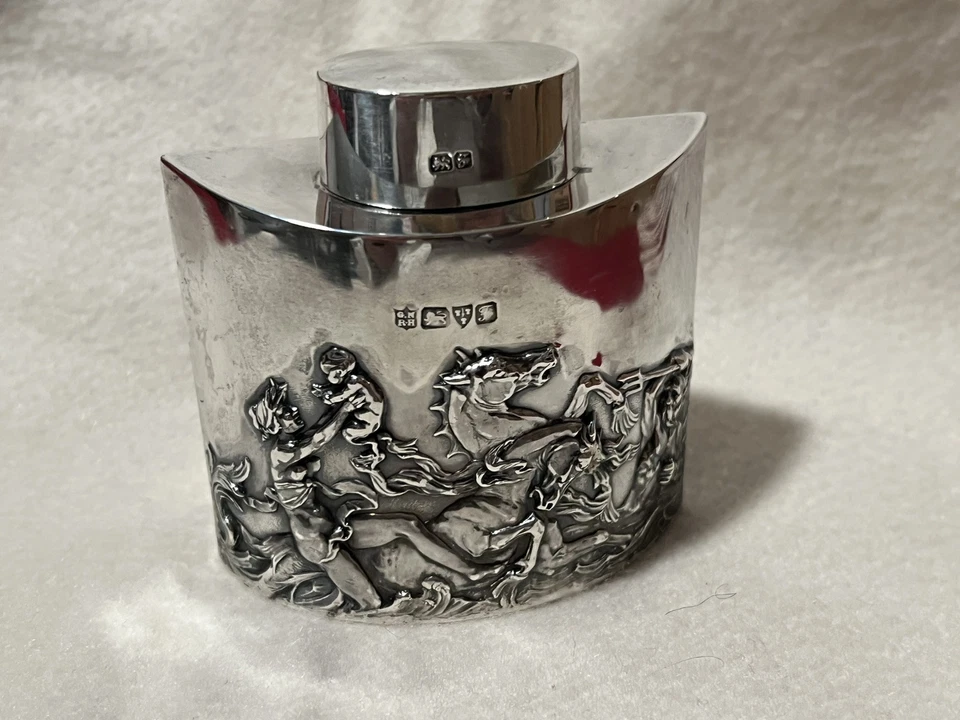 Antiguo carrito de té inglés de plata esterlina en relieve figurativo desnudo de Nathan & Hayes Foto 2 de 4