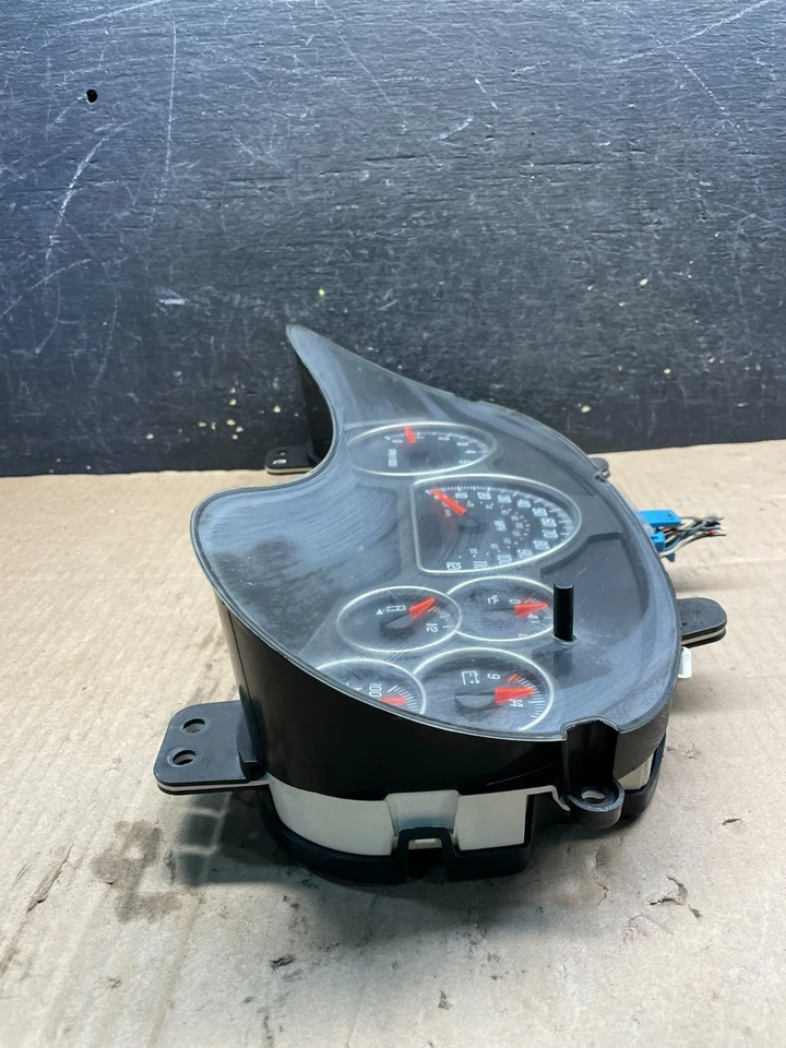 2002 to 2004 GMC Envoy Speedometer Cluster Gauge Oem T7286 DG - Image 4 of 4