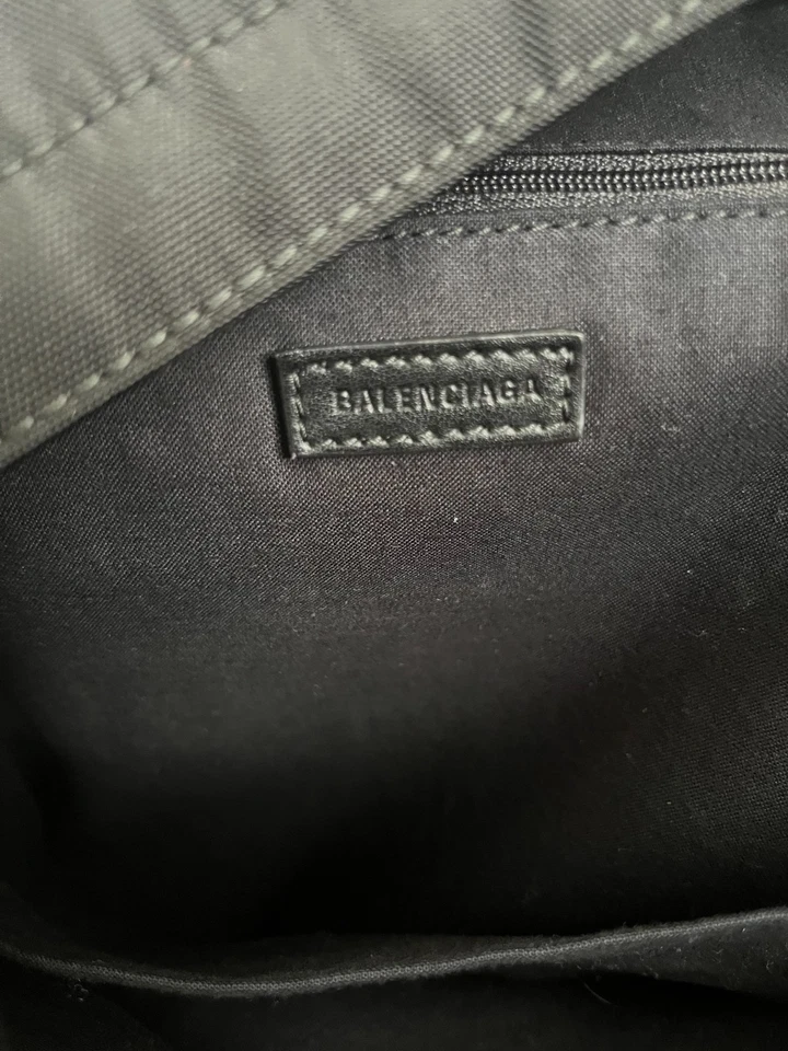 Mochila Exploradora Balenciaga "You Are The World" Foto 4 de 4