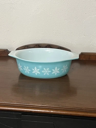 Vintage Pyrex Turquoise Snowflake Oval 1-1/2 Qt Casserole Dish #043 (no lid)