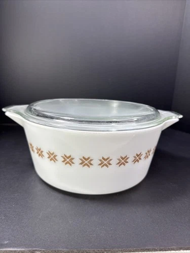 Vintage Pyrex Town & Country Star 475-B Casserole w/lid  2.5 Qt. ovenware USA