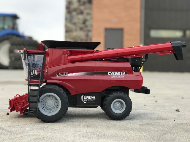 case ih 8240 combine toy