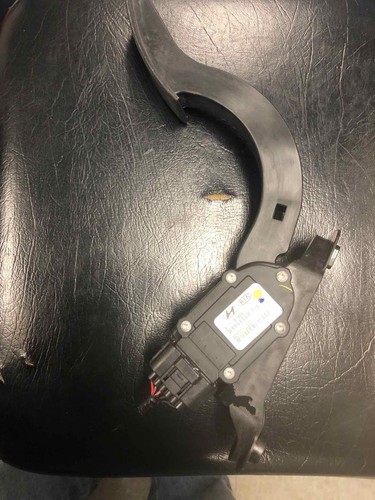 Gas Pedal Assembly KIA SORENTO 11 - Foto 2 di 4