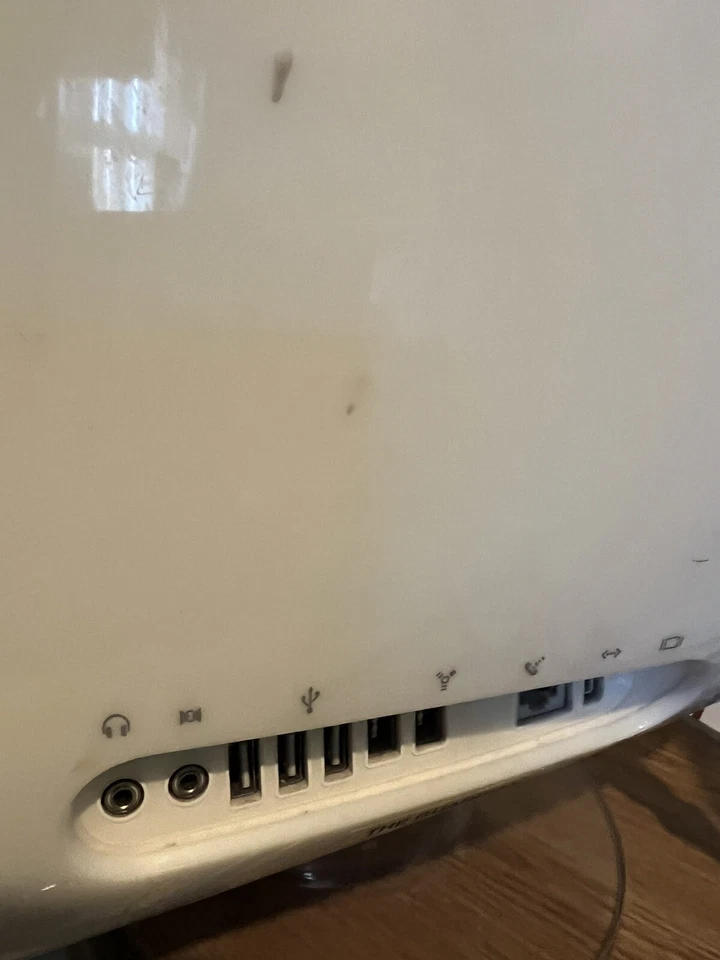 Apple eMac G4 X10.4.11 OS ,Pro Mouse ,Tilt and Swivel Stand ,Keyboard,Mouse,AC - Image 4 of 4