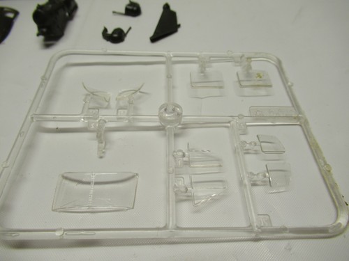 UH-1B "HUEY" Plastic Model Kit # 040 Scale 1/72 By ITALERI - Picture 4 of 6
