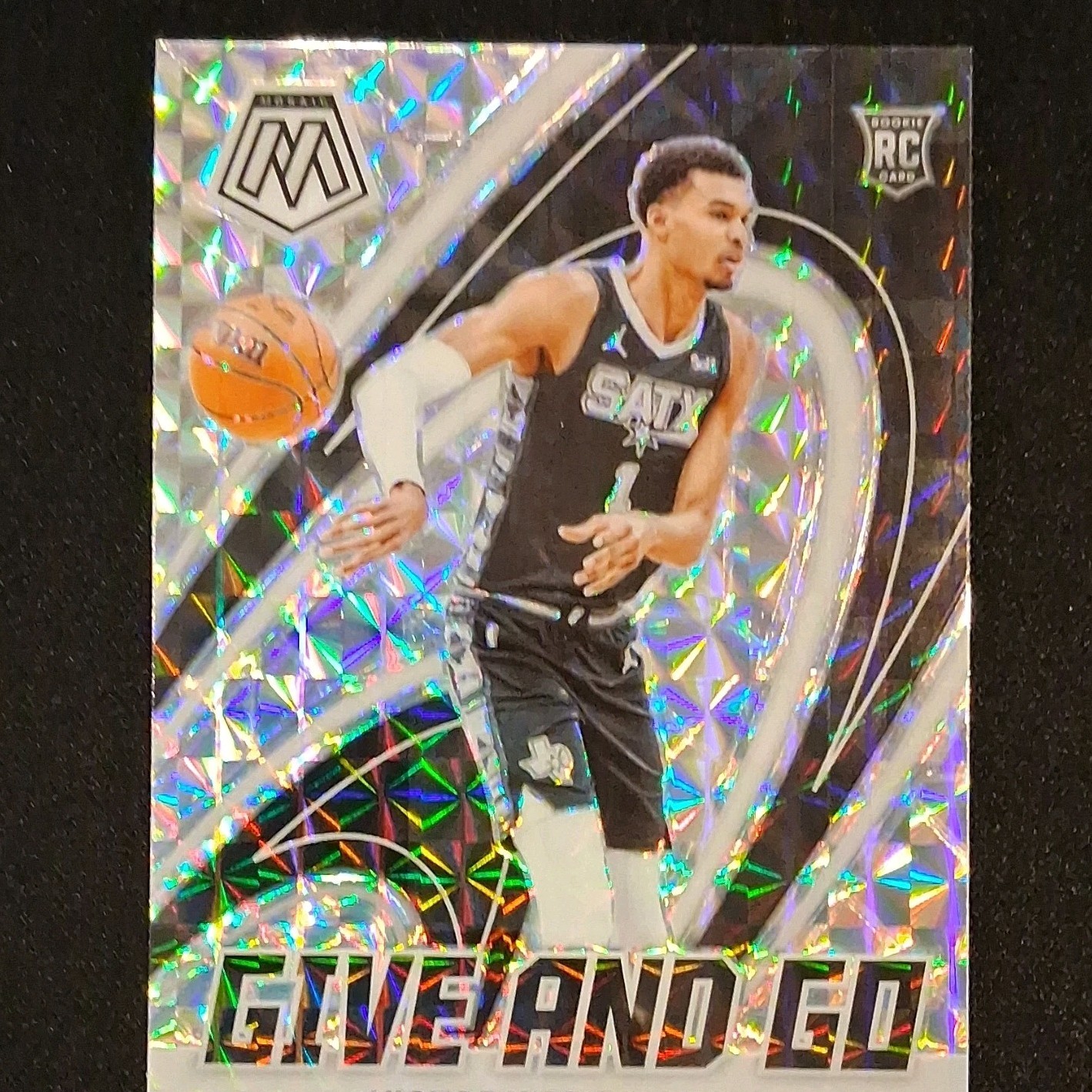Panini 2023-24 Mosaic Give and Go Victor Wembanyama Rookie Prizm #12 Spurs