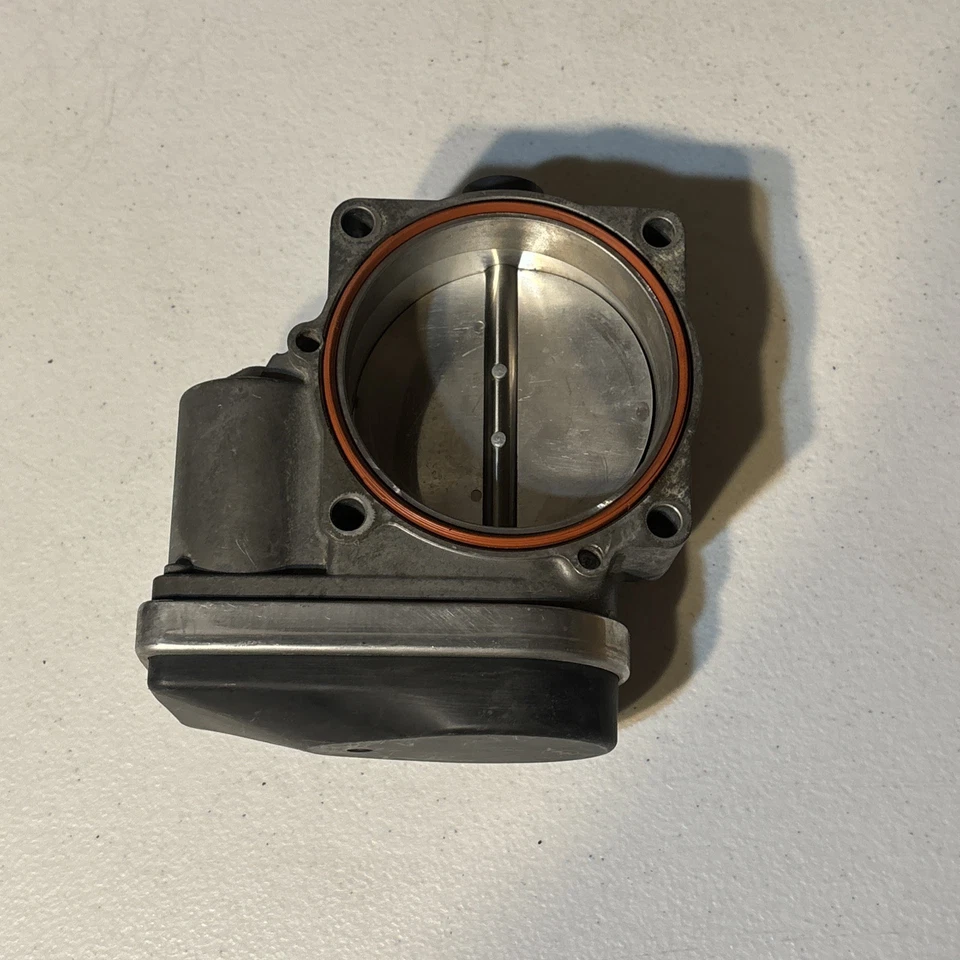 BMW 550i 650i 750i X5 2006-2010 (E60 E63 E65 E66 E70) 4,8 L carrocería del acelerador del motor Foto 3 de 3