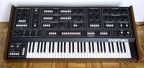 Elka Synthex Analog Synthesizer mit Original-Case - Bild 3 von 11