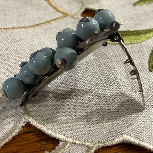 VINTAGE GRAPES AND VINE BLUE BEAD SHOE CLIP/BROOCH WITH SILVER TONED LEAVES - Picture 3 of 4
