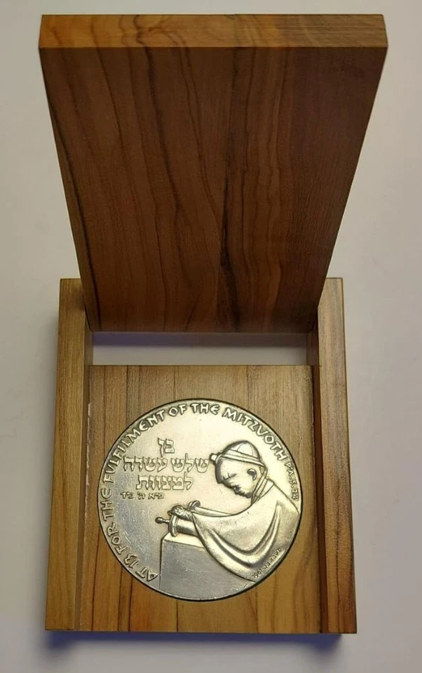 Israel 1961 Bar Mitzvah State Medal 59mm 116g Silver 935 + Olive Wood Box - Image 3 of 4