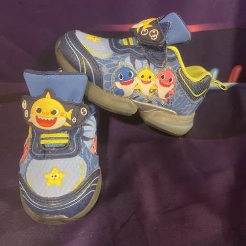 Baby Shark toddlers size 5 lightup sneakers