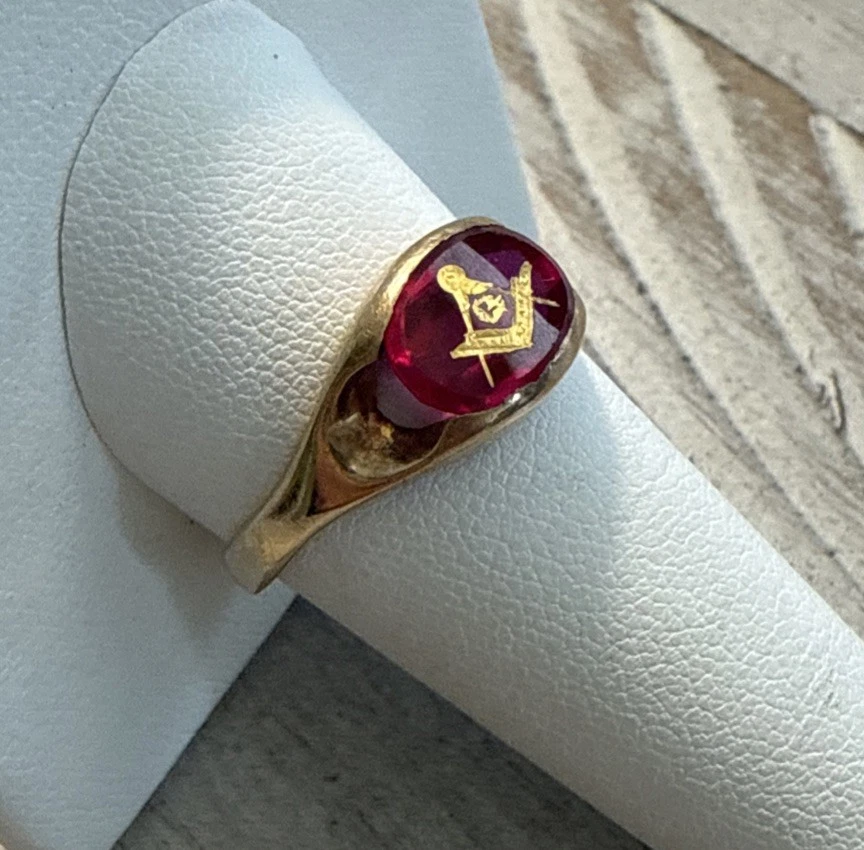 Size 10.75 Men's Mason Ring 14k Yellow Gold Lab-Created Ruby Masonic 4.1 Grams - Image 2 of 4