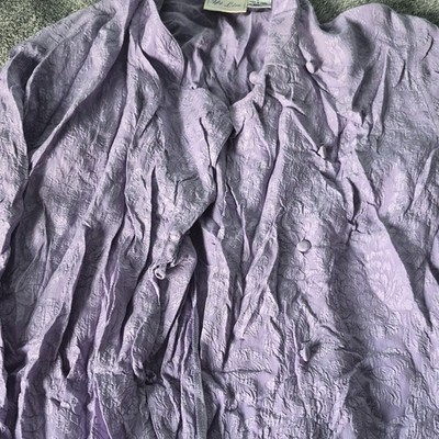 Yi Lin womens blouse. Purple floral button 100% silk woven size L