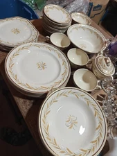 HOMER LAUGHLIN  KINGSTON  DINNER EGGSHELL  GEORGIAN  WHEAT Dishware Set 