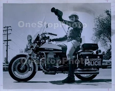 1976 San Leandro CA Motor Policeman Roger Morrow Radar Gun Press Photo