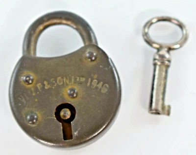 VINTAGE WM PINSON W.M.P & SON LTD 1946 PADLOCK with KEY - WORKING - Image 1 of 4