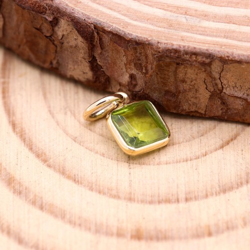 Square Shape Peridot Pendant Elegant 14k Yellow Gold Pendant Mother's Day Gift - Picture 10 of 12