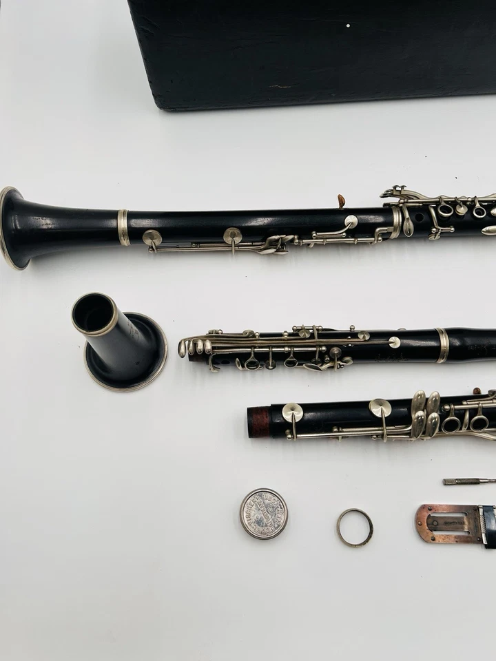 Vintage H Selmer Paris Clarinet W/Case. Needs Some TLC/Cleaning UNTESTED - Image 3 of 4