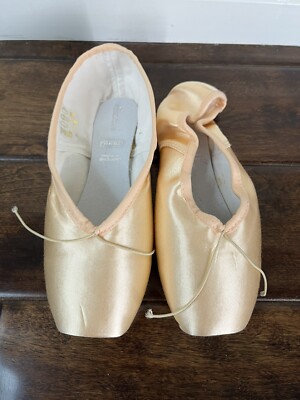 Freed of London Adult Studios  Professional pointe shoes in Pink US Size 7D
