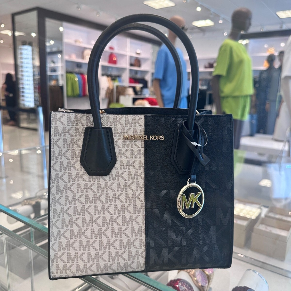 【Michael Kors】MERCER MD MESSENGER★日本未発売★送料無料!! Michael Kors Mercer Medium Leather Messenger Crossbody Bag