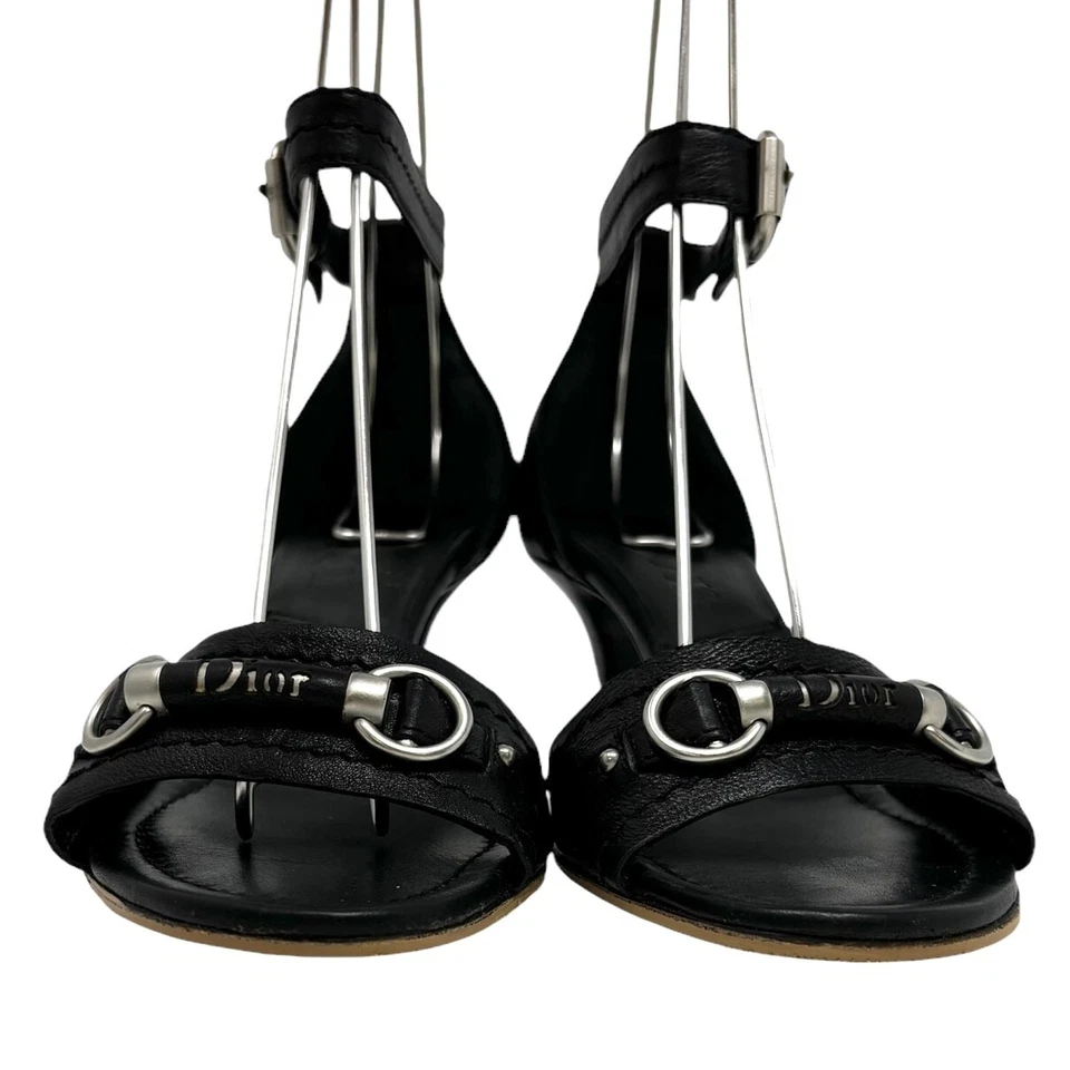 Sandalias Dior Vintage Logo Horsebit Correa #37 EE. UU. 8 Tacones Cuero Negro Rango AB Foto 4 de 4