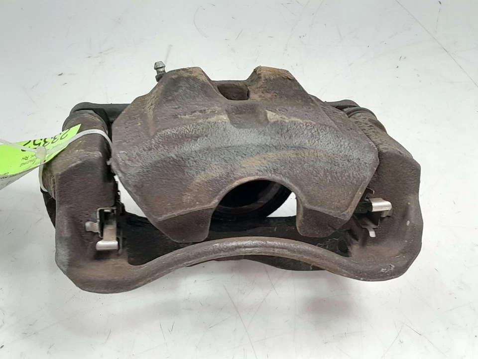 Conjunto de pinza de freno delantera Toyota Corolla 09-19 lado del pasajero derecho OEM Foto 4 de 4