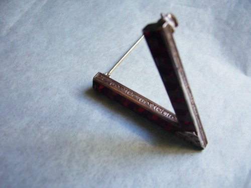 WWII Sterling Victory Pin Red Rhinstones - Picture 5 of 7