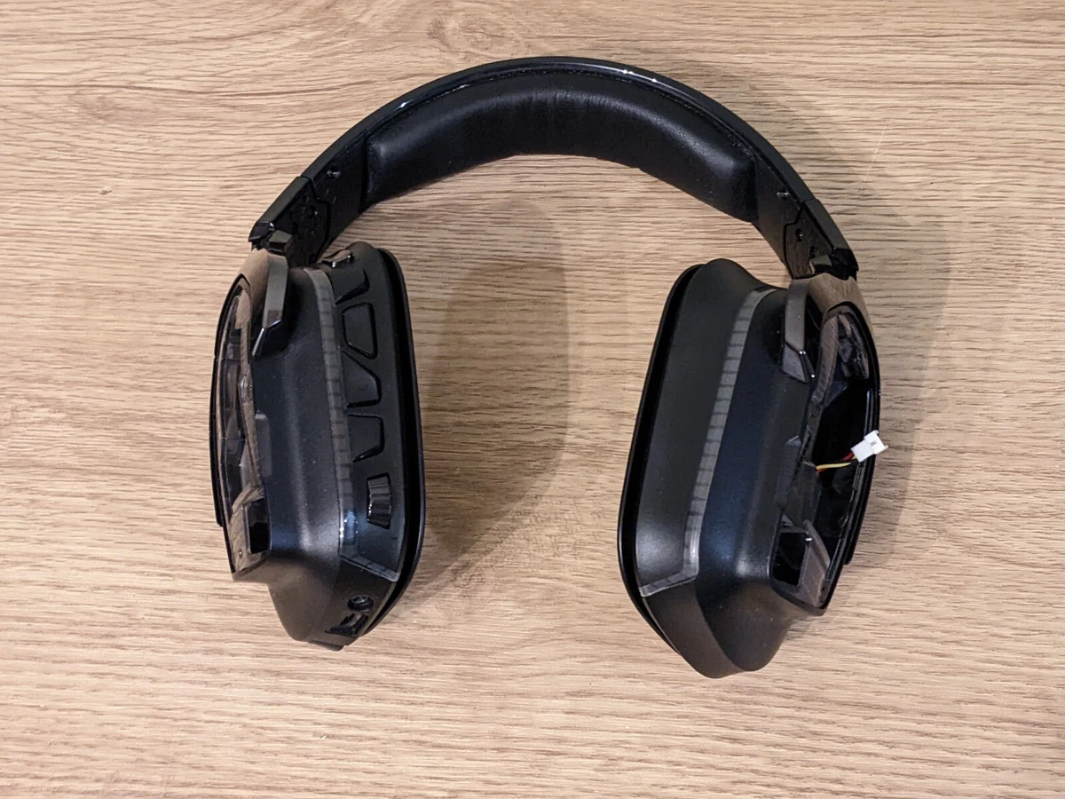 NO DONGLE Logitech G935 wireless RGB gaming headset READ
