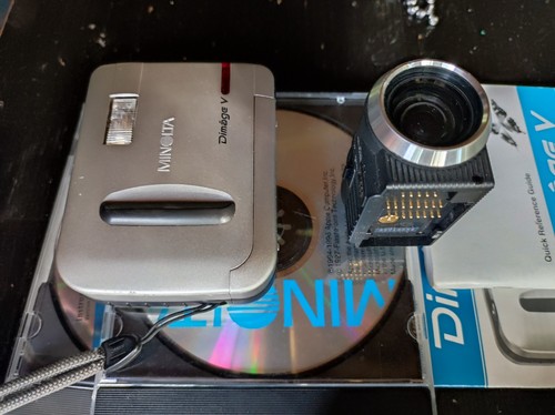 Digitalkamera Minolta Dimage V, abnehmbares Objektiv, opt. Zoom - getestet - Bild 4 von 15