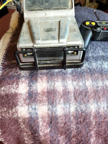 Land Rover Defender R/C.27MHz (Toy Grade)1/16scale. Used +Working - Picture 9 of 16