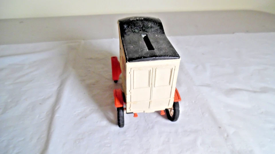 Camión de monedas diecast Ertl Jousha Cowan - usado - sin cubierta de ranura para monedas Foto 4 de 4