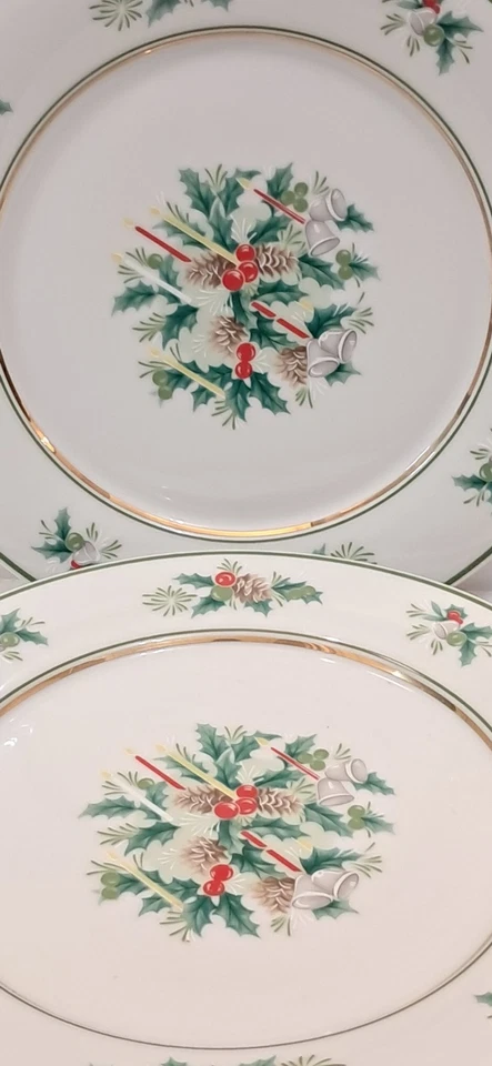 Noritake Japan Dinner Plates 10.4" Holly Christmas Pattern 2228 Lot Of 4 - image 3 of 4