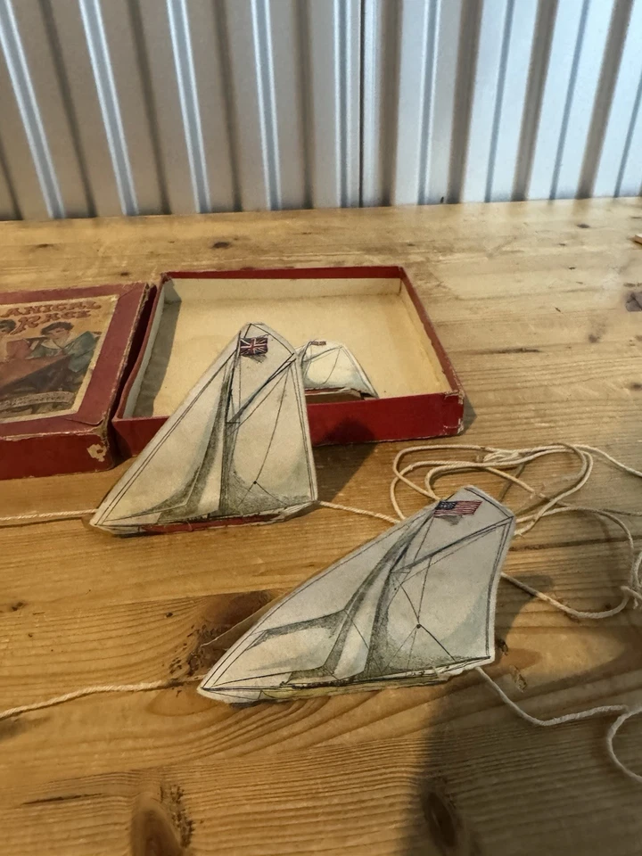 Antiguo juego mecánico de carreras de yates probablemente por Glevum Games 1900 - 1920 británico Foto 2 de 4