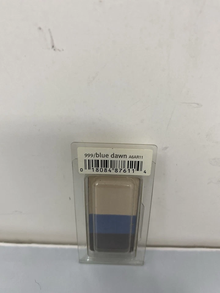 AVEDA Blue Dawn Trio Petal Essence Eye Color Eye Shadow 999 - Image 2 of 3