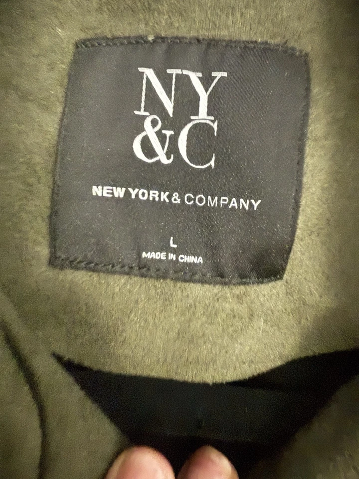 Chaqueta de Otoño Imitación Suade NY & Co Verde Oliva Con Detalle Dorado Nueva Con Etiquetas Foto 4 de 4