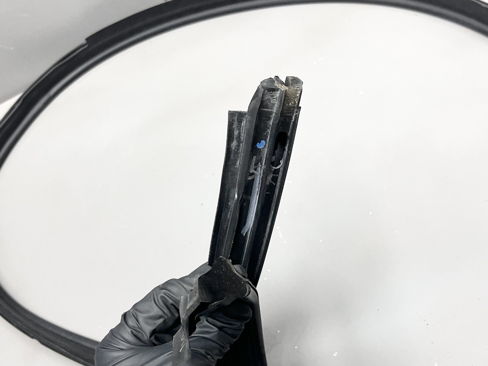 ⭐️2017-2020 MASERATI LEVANTE RIGHT SIDE DOOR WINDOW WEATHERSTRIP SEAL OEM