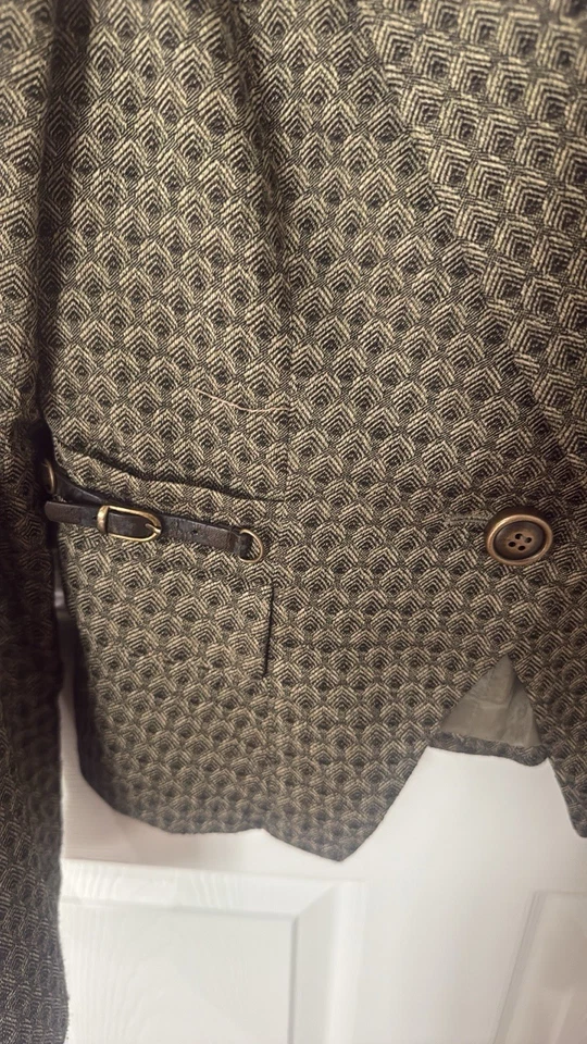 David Meister olive green Blazer with Notched Lapels and leather accent size 8 - Image 3 of 4