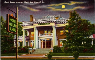 Hotel Queen Anne at Night New Bern North Carolina Linen Postcard Curt Teich