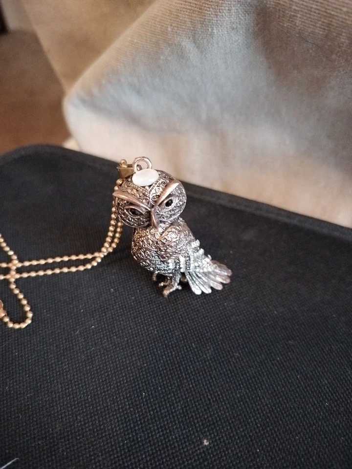 Collar de búho hecho a mano realista Betsey Johnson vintage usado declaración  Foto 4 de 4