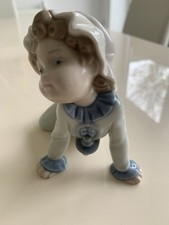 Lladro 5101 Baby Girl Crawling with dummy  6" - C16